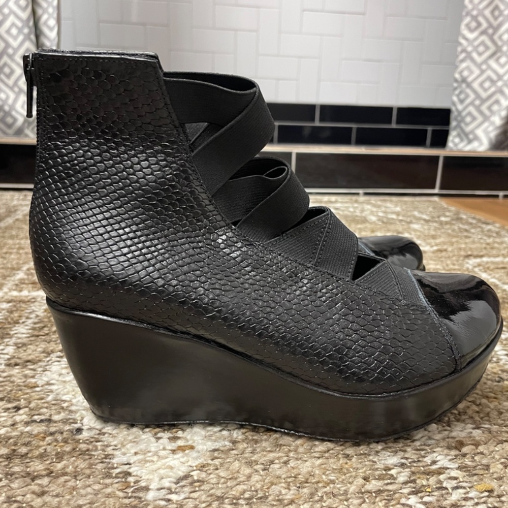 Shoes - Picture 4 of 8